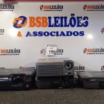 LOTE 199 - 04 PROJETORES MULTIMIDIA.  (NO ESTADO) ATENÇÃO! FAZER A VISITAÇÃO ANTES DE ARREMATAR, NÃO SABEMOS SE FUNCIONA. LEILÃO NÃO TEM GARANTIA E NEM DEVOLUÇÃO, SUJEITO A POSSÍVEIS AVARIAS VISÍVEIS/OCULTAS E/OU AUSÊNCIA DE COMPONENTES.