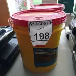 LOTE 198 - 02 BALDES DE SIKANOL ALVENARIA ADITIVO PLASTIFICANTE PARA ARGAMASSA DE ASSENTAMENTO E REBOCO, 18 LITROS CADA. (NO ESTADO) ATENÇÃO! FAZER A VISITAÇÃO ANTES DE ARREMATAR, NÃO SABEMOS SE FUNCIONA. LEILÃO NÃO TEM GARANTIA E NEM DEVOLUÇÃO, SUJEITO A POSSÍVEIS AVARIAS VISÍVEIS/OCULTAS E/OU AUSÊNCIA DE COMPONENTES.