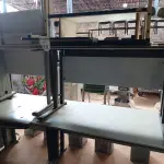 LOTE 210 - 05 MESAS DE ESCRITÓRIO DE TAMANHOS DIVERSOS. (NO ESTADO) ATENÇÃO! FAZER A VISITAÇÃO ANTES DE ARREMATAR, NÃO SABEMOS SE FUNCIONA. LEILÃO NÃO TEM GARANTIA E NEM DEVOLUÇÃO, SUJEITO A POSSÍVEIS AVARIAS VISÍVEIS/OCULTAS E/OU AUSÊNCIA DE COMPONENTES.