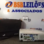 LOTE 054 - 01 PROJETOR MARCA EPSON COM CASE. (NO ESTADO) ATENÇÃO! FAZER A VISITAÇÃO ANTES DE ARREMATAR, NÃO SABEMOS SE FUNCIONA. LEILÃO NÃO TEM GARANTIA E NEM DEVOLUÇÃO, SUJEITO A POSSÍVEIS AVARIAS VISÍVEIS/OCULTAS E/OU AUSÊNCIA DE COMPONENTES.