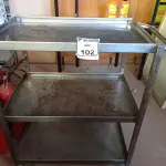 LOTE 102 - 01 CARRINHO COM 03 BANDEJAS EM INOX COM RODINHAS. (NO ESTADO) ATENÇÃO! FAZER A VISITAÇÃO ANTES DE ARREMATAR, NÃO SABEMOS SE FUNCIONA. LEILÃO NÃO TEM GARANTIA E NEM DEVOLUÇÃO, SUJEITO A POSSÍVEIS AVARIAS VISÍVEIS/OCULTAS E/OU AUSÊNCIA DE COMPONENTES.