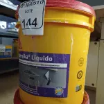 LOTE 144 - 02 BALDES DE IMPERSIKA LÍQUIDO ADITIVO PLASTIFICANTE PARA ARGAMASSA DE ASSENTAMENTO E REBOCO, 18 LITROS CADA. (NO ESTADO) ATENÇÃO! FAZER A VISITAÇÃO ANTES DE ARREMATAR, NÃO SABEMOS SE FUNCIONA. LEILÃO NÃO TEM GARANTIA E NEM DEVOLUÇÃO, SUJEITO A POSSÍVEIS AVARIAS VISÍVEIS/OCULTAS E/OU AUSÊNCIA DE COMPONENTES.
