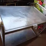LOTE 251 - 01 BANCADA EM INOX PEQUENA COM 02 COMPARTIMENTOS.  (NO ESTADO) ATENÇÃO! FAZER A VISITAÇÃO ANTES DE ARREMATAR, NÃO SABEMOS SE FUNCIONA. LEILÃO NÃO TEM GARANTIA E NEM DEVOLUÇÃO, SUJEITO A POSSÍVEIS AVARIAS VISÍVEIS/OCULTAS E/OU AUSÊNCIA DE COMPONENTES.