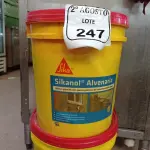 LOTE 247 - 02 BALDES DE SIKANOL ALVENARIA ADITIVO PLASTIFICANTE PARA ARGAMASSA DE ASSENTAMENTO E REBOCO, 18 LITROS CADA.  (NO ESTADO) ATENÇÃO! FAZER A VISITAÇÃO ANTES DE ARREMATAR, NÃO SABEMOS SE FUNCIONA. LEILÃO NÃO TEM GARANTIA E NEM DEVOLUÇÃO, SUJEITO A POSSÍVEIS AVARIAS VISÍVEIS/OCULTAS E/OU AUSÊNCIA DE COMPONENTES.