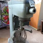 LOTE 248 - 01 BATEDEIRA INDUSTRIAL DE MASSAS MARCA HOBART. (NO ESTADO) ATENÇÃO! FAZER A VISITAÇÃO ANTES DE ARREMATAR, NÃO SABEMOS SE FUNCIONA. LEILÃO NÃO TEM GARANTIA E NEM DEVOLUÇÃO, SUJEITO A POSSÍVEIS AVARIAS VISÍVEIS/OCULTAS E/OU AUSÊNCIA DE COMPONENTES.
