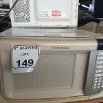 LOTE 149 - 03 MICRO-ONDAS MARCAS E MODELOS DIVERSOS SEM O PRATO PARA RETIRADA DE PEÇAS. (NO ESTADO) ATENÇÃO! FAZER A VISITAÇÃO ANTES DE ARREMATAR, NÃO SABEMOS SE FUNCIONA. LEILÃO NÃO TEM GARANTIA E NEM DEVOLUÇÃO, SUJEITO A POSSÍVEIS AVARIAS VISÍVEIS/OCULTAS E/OU AUSÊNCIA DE COMPONENTES.