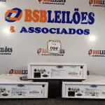 LOTE 096 - 03 PROJETORES MARCA OPTOMA PARA RETIRADA DE PEÇAS. (NO ESTADO) ATENÇÃO! FAZER A VISITAÇÃO ANTES DE ARREMATAR, NÃO SABEMOS SE FUNCIONA. LEILÃO NÃO TEM GARANTIA E NEM DEVOLUÇÃO, SUJEITO A POSSÍVEIS AVARIAS VISÍVEIS/OCULTAS E/OU AUSÊNCIA DE COMPONENTES.