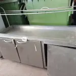 LOTE 324 - 01 BALCÃO PARA FRIOS COM 03 PORTAS EM INOX. (NO ESTADO) ATENÇÃO! FAZER A VISITAÇÃO ANTES DE ARREMATAR, NÃO SABEMOS SE FUNCIONA. LEILÃO NÃO TEM GARANTIA E NEM DEVOLUÇÃO, SUJEITO A POSSÍVEIS AVARIAS VISÍVEIS/OCULTAS E/OU AUSÊNCIA DE COMPONENTES.