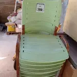 LOTE 269 - 08 CADEIRAS COM BASE DE FERRO E ACENTO E ENCOSTO EM PLÁSTICO. (NO ESTADO) ATENÇÃO! FAZER A VISITAÇÃO ANTES DE ARREMATAR, NÃO SABEMOS SE FUNCIONA. LEILÃO NÃO TEM GARANTIA E NEM DEVOLUÇÃO, SUJEITO A POSSÍVEIS AVARIAS VISÍVEIS/OCULTAS E/OU AUSÊNCIA DE COMPONENTES.