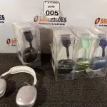 LOTE 005 - 05 HEADPHONES COM AVARIAS. (NO ESTADO) ATENÇÃO! FAZER A VISITAÇÃO ANTES DE ARREMATAR, NÃO SABEMOS SE FUNCIONA. LEILÃO NÃO TEM GARANTIA E NEM DEVOLUÇÃO, SUJEITO A POSSÍVEIS AVARIAS VISÍVEIS/OCULTAS E/OU AUSÊNCIA DE COMPONENTES.