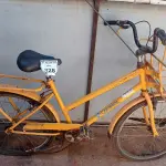 LOTE 328 - 01 BICICLETA ARO 26 CARGUEIRA NA COR AMARELA.  (NO ESTADO) ATENÇÃO! FAZER A VISITAÇÃO ANTES DE ARREMATAR, NÃO SABEMOS SE FUNCIONA. LEILÃO NÃO TEM GARANTIA E NEM DEVOLUÇÃO, SUJEITO A POSSÍVEIS AVARIAS VISÍVEIS/OCULTAS E/OU AUSÊNCIA DE COMPONENTES.