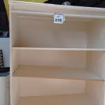 LOTE 318 - 01 ARMÁRIO PARA ESCRITÓRIO COM 03 COMPARTIMENTOS. (NO ESTADO) ATENÇÃO! FAZER A VISITAÇÃO ANTES DE ARREMATAR, NÃO SABEMOS SE FUNCIONA. LEILÃO NÃO TEM GARANTIA E NEM DEVOLUÇÃO, SUJEITO A POSSÍVEIS AVARIAS VISÍVEIS/OCULTAS E/OU AUSÊNCIA DE COMPONENTES.