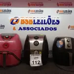 LOTE 112 - 03 AIR FRYES MARCAS E MODELOS DIVERSOS COM AVARIAS. (NO ESTADO) ATENÇÃO! FAZER A VISITAÇÃO ANTES DE ARREMATAR, NÃO SABEMOS SE FUNCIONA. LEILÃO NÃO TEM GARANTIA E NEM DEVOLUÇÃO, SUJEITO A POSSÍVEIS AVARIAS VISÍVEIS/OCULTAS E/OU AUSÊNCIA DE COMPONENTES.