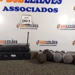 LOTE 001 - 05 MICROFONES DIVERSOS E02 TRANSMISSORES DIVERSOS. (NO ESTADO) ATENÇÃO! FAZER A VISITAÇÃO ANTES DE ARREMATAR, NÃO SABEMOS SE FUNCIONA. LEILÃO NÃO TEM GARANTIA E NEM DEVOLUÇÃO, SUJEITO A POSSÍVEIS AVARIAS VISÍVEIS/OCULTAS E/OU AUSÊNCIA DE COMPONENTES.