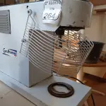 LOTE 264 - 01 BATEDEIRA DE MASSAS INCOMPLETA SEMI INDUSTRIAL MARCA GASTROMAQ MODELO BP12. (NO ESTADO) ATENÇÃO! FAZER A VISITAÇÃO ANTES DE ARREMATAR, NÃO SABEMOS SE FUNCIONA. LEILÃO NÃO TEM GARANTIA E NEM DEVOLUÇÃO, SUJEITO A POSSÍVEIS AVARIAS VISÍVEIS/OCULTAS E/OU AUSÊNCIA DE COMPONENTES.