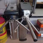 LOTE 320 - 02 CATRACAS MARCAS DIVERSAS E AVARIAS. (NO ESTADO) ATENÇÃO! FAZER A VISITAÇÃO ANTES DE ARREMATAR, NÃO SABEMOS SE FUNCIONA. LEILÃO NÃO TEM GARANTIA E NEM DEVOLUÇÃO, SUJEITO A POSSÍVEIS AVARIAS VISÍVEIS/OCULTAS E/OU AUSÊNCIA DE COMPONENTES.