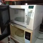 LOTE 054 - 02 MICRO-ONDAS MARCA SHARP E BRASTEMP. (NO ESTADO) ATENÇÃO! FAZER A VISITAÇÃO ANTES DE ARREMATAR, NÃO SABEMOS SE FUNCIONA. LEILÃO NÃO TEM GARANTIA E NEM DEVOLUÇÃO, SUJEITO A POSSÍVEIS AVARIAS VISÍVEIS/OCULTAS E/OU AUSÊNCIA DE COMPONENTES.