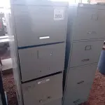 LOTE 363 - 02 ARQUIVOS EM AÇO 4 GAVETAS. (NO ESTADO) ATENÇÃO! FAZER A VISITAÇÃO ANTES DE ARREMATAR, NÃO SABEMOS SE FUNCIONA. LEILÃO NÃO TEM GARANTIA E NEM DEVOLUÇÃO, SUJEITO A POSSÍVEIS AVARIAS VISÍVEIS/OCULTAS E/OU AUSÊNCIA DE COMPONENTES.
