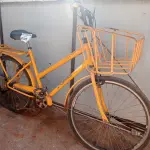 LOTE 328 - 01 BICICLETA ARO 26 CARGUEIRA NA COR AMARELA.  (NO ESTADO) ATENÇÃO! FAZER A VISITAÇÃO ANTES DE ARREMATAR, NÃO SABEMOS SE FUNCIONA. LEILÃO NÃO TEM GARANTIA E NEM DEVOLUÇÃO, SUJEITO A POSSÍVEIS AVARIAS VISÍVEIS/OCULTAS E/OU AUSÊNCIA DE COMPONENTES.