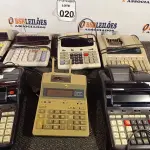 LOTE 020 - 01 LOTE COM CALCULADORAS MARCAS E MODELOS DIVERSOS. (NO ESTADO) ATENÇÃO! FAZER A VISITAÇÃO ANTES DE ARREMATAR, NÃO SABEMOS SE FUNCIONA. LEILÃO NÃO TEM GARANTIA E NEM DEVOLUÇÃO, SUJEITO A POSSÍVEIS AVARIAS VISÍVEIS/OCULTAS E/OU AUSÊNCIA DE COMPONENTES.