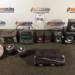 LOTE 016 - 01 LOTE COM RÁDIOS E CAIXINHAS DE SOM MARCAS E MODELOS DIVERSOS. (NO ESTADO) ATENÇÃO! FAZER A VISITAÇÃO ANTES DE ARREMATAR, NÃO SABEMOS SE FUNCIONA. LEILÃO NÃO TEM GARANTIA E NEM DEVOLUÇÃO, SUJEITO A POSSÍVEIS AVARIAS VISÍVEIS/OCULTAS E/OU AUSÊNCIA DE COMPONENTES.