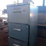 LOTE 365 - 01 ARQUIVO EM AÇO COM 4 GAVETAS. (NO ESTADO) ATENÇÃO! FAZER A VISITAÇÃO ANTES DE ARREMATAR, NÃO SABEMOS SE FUNCIONA. LEILÃO NÃO TEM GARANTIA E NEM DEVOLUÇÃO, SUJEITO A POSSÍVEIS AVARIAS VISÍVEIS/OCULTAS E/OU AUSÊNCIA DE COMPONENTES.