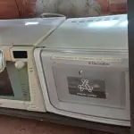 LOTE 308 - 04 MICRO-ONDAS DE MARCAS E MODELOS DIVERSOS PARA A RETIRADA DE PEÇAS. (NO ESTADO) ATENÇÃO! FAZER A VISITAÇÃO ANTES DE ARREMATAR, NÃO SABEMOS SE FUNCIONA. LEILÃO NÃO TEM GARANTIA E NEM DEVOLUÇÃO, SUJEITO A POSSÍVEIS AVARIAS VISÍVEIS/OCULTAS E/OU AUSÊNCIA DE COMPONENTES.
