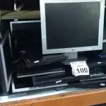 LOTE 100 - 01 LOTE COM APROXIMADAMENTE 19 MONITORES LCD MARCAS E MODELOS DIVERSOS PARA A RETIRADA DE PEÇAS. (NO ESTADO) ATENÇÃO! FAZER A VISITAÇÃO ANTES DE ARREMATAR, NÃO SABEMOS SE FUNCIONA. LEILÃO NÃO TEM GARANTIA E NEM DEVOLUÇÃO, SUJEITO A POSSÍVEIS AVARIAS VISÍVEIS/OCULTAS E/OU AUSÊNCIA DE COMPONENTES.
