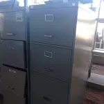 LOTE 363 - 02 ARQUIVOS EM AÇO 4 GAVETAS. (NO ESTADO) ATENÇÃO! FAZER A VISITAÇÃO ANTES DE ARREMATAR, NÃO SABEMOS SE FUNCIONA. LEILÃO NÃO TEM GARANTIA E NEM DEVOLUÇÃO, SUJEITO A POSSÍVEIS AVARIAS VISÍVEIS/OCULTAS E/OU AUSÊNCIA DE COMPONENTES.