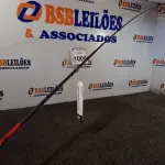 LOTE 100 - 01 CARRETILHA PARA PESCA JOYFOX LADO (RIGHT) COM VARA. (NO ESTADO) ATENÇÃO! FAZER A VISITAÇÃO ANTES DE ARREMATAR, NÃO SABEMOS SE FUNCIONA. LEILÃO NÃO TEM GARANTIA E NEM DEVOLUÇÃO, SUJEITO A POSSÍVEIS AVARIAS VISÍVEIS/OCULTAS E/OU AUSÊNCIA DE COMPONENTES.