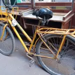 LOTE 341 - 01 BICICLETA ARO 26 CARGUEIRA NA COR AMARELA.  (NO ESTADO) ATENÇÃO! FAZER A VISITAÇÃO ANTES DE ARREMATAR, NÃO SABEMOS SE FUNCIONA. LEILÃO NÃO TEM GARANTIA E NEM DEVOLUÇÃO, SUJEITO A POSSÍVEIS AVARIAS VISÍVEIS/OCULTAS E/OU AUSÊNCIA DE COMPONENTES.