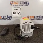 LOTE 002 - 01 MINI PROJETOR PORTÁTIL COM WI-FI 220V. (NO ESTADO) ATENÇÃO! FAZER A VISITAÇÃO ANTES DE ARREMATAR, NÃO SABEMOS SE FUNCIONA. LEILÃO NÃO TEM GARANTIA E NEM DEVOLUÇÃO, SUJEITO A POSSÍVEIS AVARIAS VISÍVEIS/OCULTAS E/OU AUSÊNCIA DE COMPONENTES.