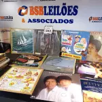LOTE 282 - 01 LOTE COM APROXIMADAMENTE 40 DISCOS DIVERSOS DE VINIL. (NO ESTADO) ATENÇÃO! FAZER A VISITAÇÃO ANTES DE ARREMATAR, NÃO SABEMOS SE FUNCIONA. LEILÃO NÃO TEM GARANTIA E NEM DEVOLUÇÃO, SUJEITO A POSSÍVEIS AVARIAS VISÍVEIS/OCULTAS E/OU AUSÊNCIA DE COMPONENTES.