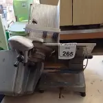 LOTE 265 - 01 CORTADOR DE FRIOS MARCA FILIZOLA. (NO ESTADO) ATENÇÃO! FAZER A VISITAÇÃO ANTES DE ARREMATAR, NÃO SABEMOS SE FUNCIONA. LEILÃO NÃO TEM GARANTIA E NEM DEVOLUÇÃO, SUJEITO A POSSÍVEIS AVARIAS VISÍVEIS/OCULTAS E/OU AUSÊNCIA DE COMPONENTES.