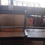 LOTE 355 - 04 MESAS EM MADEIRA COM PÉS CROMADOS. (NO ESTADO) ATENÇÃO! FAZER A VISITAÇÃO ANTES DE ARREMATAR, NÃO SABEMOS SE FUNCIONA. LEILÃO NÃO TEM GARANTIA E NEM DEVOLUÇÃO, SUJEITO A POSSÍVEIS AVARIAS VISÍVEIS/OCULTAS E/OU AUSÊNCIA DE COMPONENTES.