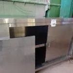 LOTE 325 - 01 BALCÃO COM 02 PORTAS E COMPARTIMENTOS. (NO ESTADO) ATENÇÃO! FAZER A VISITAÇÃO ANTES DE ARREMATAR, NÃO SABEMOS SE FUNCIONA. LEILÃO NÃO TEM GARANTIA E NEM DEVOLUÇÃO, SUJEITO A POSSÍVEIS AVARIAS VISÍVEIS/OCULTAS E/OU AUSÊNCIA DE COMPONENTES.