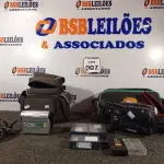 LOTE 007 - 02 FILMADORAS SENDO 01 JVC E OUTRA SONY, COM AVARIAS. (NO ESTADO) ATENÇÃO! FAZER A VISITAÇÃO ANTES DE ARREMATAR, NÃO SABEMOS SE FUNCIONA. LEILÃO NÃO TEM GARANTIA E NEM DEVOLUÇÃO, SUJEITO A POSSÍVEIS AVARIAS VISÍVEIS/OCULTAS E/OU AUSÊNCIA DE COMPONENTES.