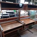 LOTE 339 - 04 MESAS EM MADEIRA COM PÉS CROMADOS. (NO ESTADO) ATENÇÃO! FAZER A VISITAÇÃO ANTES DE ARREMATAR, NÃO SABEMOS SE FUNCIONA. LEILÃO NÃO TEM GARANTIA E NEM DEVOLUÇÃO, SUJEITO A POSSÍVEIS AVARIAS VISÍVEIS/OCULTAS E/OU AUSÊNCIA DE COMPONENTES.