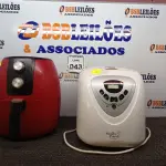 LOTE 043 - 01 AIR FRYER MARCA AGRATTO E MULTIPANE MARCA BRITÂNIA SENDO AS 220V. (NO ESTADO) ATENÇÃO! FAZER A VISITAÇÃO ANTES DE ARREMATAR, NÃO SABEMOS SE FUNCIONA. LEILÃO NÃO TEM GARANTIA E NEM DEVOLUÇÃO, SUJEITO A POSSÍVEIS AVARIAS VISÍVEIS/OCULTAS E/OU AUSÊNCIA DE COMPONENTES.