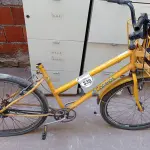 LOTE 338 - 01 BICICLETA ARO 26 CARGUEIRA NA COR AMARELA.  (NO ESTADO) ATENÇÃO! FAZER A VISITAÇÃO ANTES DE ARREMATAR, NÃO SABEMOS SE FUNCIONA. LEILÃO NÃO TEM GARANTIA E NEM DEVOLUÇÃO, SUJEITO A POSSÍVEIS AVARIAS VISÍVEIS/OCULTAS E/OU AUSÊNCIA DE COMPONENTES.