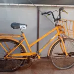 LOTE 328 - 01 BICICLETA ARO 26 CARGUEIRA NA COR AMARELA.  (NO ESTADO) ATENÇÃO! FAZER A VISITAÇÃO ANTES DE ARREMATAR, NÃO SABEMOS SE FUNCIONA. LEILÃO NÃO TEM GARANTIA E NEM DEVOLUÇÃO, SUJEITO A POSSÍVEIS AVARIAS VISÍVEIS/OCULTAS E/OU AUSÊNCIA DE COMPONENTES.