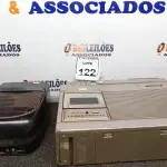 LOTE 122 - 01 TV/RÁDIO PRECISION E 01 TV/RÁDIO/CASSETE BAKOSONIC. (NO ESTADO) ATENÇÃO! FAZER A VISITAÇÃO ANTES DE ARREMATAR, NÃO SABEMOS SE FUNCIONA. LEILÃO NÃO TEM GARANTIA E NEM DEVOLUÇÃO, SUJEITO A POSSÍVEIS AVARIAS VISÍVEIS/OCULTAS E/OU AUSÊNCIA DE COMPONENTES.