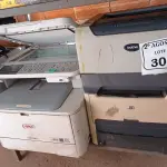 LOTE 304 - 05 IMPRESSORAS DE MARCAS E MODELOS DIVERSOS SENDO UMA OK. (NO ESTADO) ATENÇÃO! FAZER A VISITAÇÃO ANTES DE ARREMATAR, NÃO SABEMOS SE FUNCIONA. LEILÃO NÃO TEM GARANTIA E NEM DEVOLUÇÃO, SUJEITO A POSSÍVEIS AVARIAS VISÍVEIS/OCULTAS E/OU AUSÊNCIA DE COMPONENTES.
