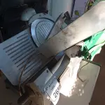 LOTE 265 - 01 CORTADOR DE FRIOS MARCA FILIZOLA. (NO ESTADO) ATENÇÃO! FAZER A VISITAÇÃO ANTES DE ARREMATAR, NÃO SABEMOS SE FUNCIONA. LEILÃO NÃO TEM GARANTIA E NEM DEVOLUÇÃO, SUJEITO A POSSÍVEIS AVARIAS VISÍVEIS/OCULTAS E/OU AUSÊNCIA DE COMPONENTES.