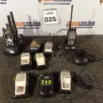 LOTE 025 - 01 LOTE COM RÁDIOS COMUNICADORES MARCAS E MODELOS DIVERSOS. (NO ESTADO) ATENÇÃO! FAZER A VISITAÇÃO ANTES DE ARREMATAR, NÃO SABEMOS SE FUNCIONA. LEILÃO NÃO TEM GARANTIA E NEM DEVOLUÇÃO, SUJEITO A POSSÍVEIS AVARIAS VISÍVEIS/OCULTAS E/OU AUSÊNCIA DE COMPONENTES.