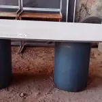 LOTE 361 - 01 MESA EM MADEIRA PARA REUNIÃO. (NO ESTADO) ATENÇÃO! FAZER A VISITAÇÃO ANTES DE ARREMATAR, NÃO SABEMOS SE FUNCIONA. LEILÃO NÃO TEM GARANTIA E NEM DEVOLUÇÃO, SUJEITO A POSSÍVEIS AVARIAS VISÍVEIS/OCULTAS E/OU AUSÊNCIA DE COMPONENTES.
