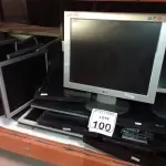 LOTE 100 - 01 LOTE COM APROXIMADAMENTE 19 MONITORES LCD MARCAS E MODELOS DIVERSOS PARA A RETIRADA DE PEÇAS. (NO ESTADO) ATENÇÃO! FAZER A VISITAÇÃO ANTES DE ARREMATAR, NÃO SABEMOS SE FUNCIONA. LEILÃO NÃO TEM GARANTIA E NEM DEVOLUÇÃO, SUJEITO A POSSÍVEIS AVARIAS VISÍVEIS/OCULTAS E/OU AUSÊNCIA DE COMPONENTES.