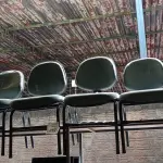 LOTE 310 - 07 CADEIRAS DE ESCRITÓRIO PÉ FIXO. (NO ESTADO) ATENÇÃO! FAZER A VISITAÇÃO ANTES DE ARREMATAR, NÃO SABEMOS SE FUNCIONA. LEILÃO NÃO TEM GARANTIA E NEM DEVOLUÇÃO, SUJEITO A POSSÍVEIS AVARIAS VISÍVEIS/OCULTAS E/OU AUSÊNCIA DE COMPONENTES.