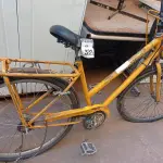 LOTE 331 - 01 BICICLETA ARO 26 CARGUEIRA NA COR AMARELA.  (NO ESTADO) ATENÇÃO! FAZER A VISITAÇÃO ANTES DE ARREMATAR, NÃO SABEMOS SE FUNCIONA. LEILÃO NÃO TEM GARANTIA E NEM DEVOLUÇÃO, SUJEITO A POSSÍVEIS AVARIAS VISÍVEIS/OCULTAS E/OU AUSÊNCIA DE COMPONENTES.