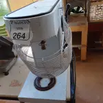 LOTE 264 - 01 BATEDEIRA DE MASSAS INCOMPLETA SEMI INDUSTRIAL MARCA GASTROMAQ MODELO BP12. (NO ESTADO) ATENÇÃO! FAZER A VISITAÇÃO ANTES DE ARREMATAR, NÃO SABEMOS SE FUNCIONA. LEILÃO NÃO TEM GARANTIA E NEM DEVOLUÇÃO, SUJEITO A POSSÍVEIS AVARIAS VISÍVEIS/OCULTAS E/OU AUSÊNCIA DE COMPONENTES.